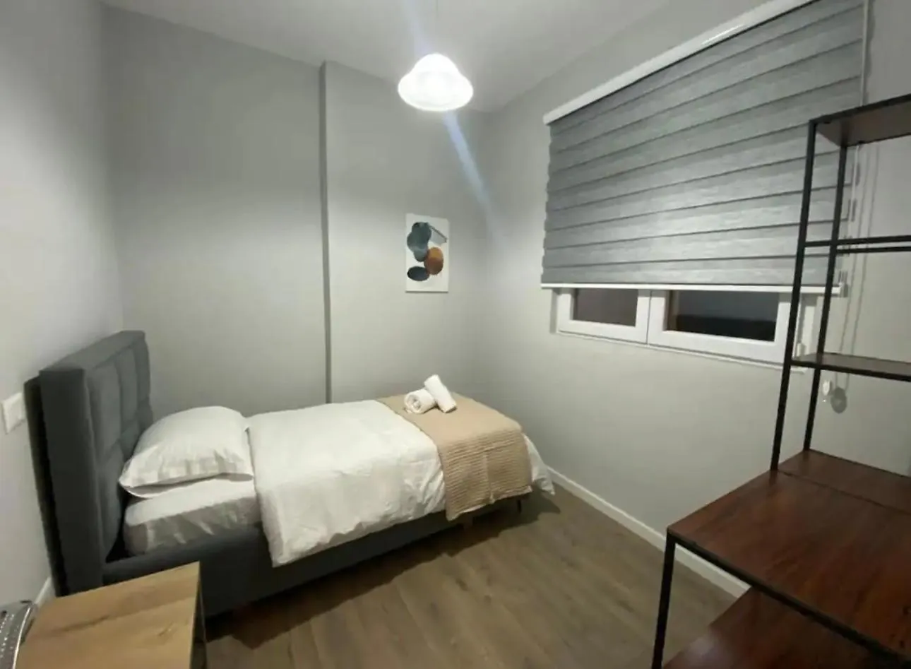 Avenue Apartment 05 تيرانا 0*,